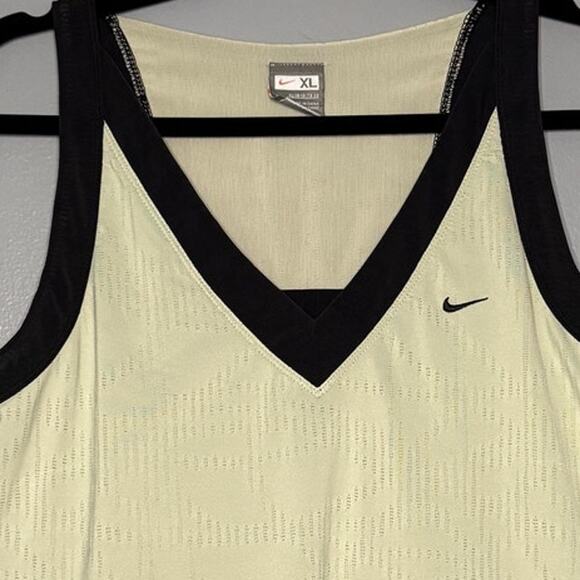 Nike Fit Dry XL Racerback Tank V Neck Athletic Built in Bra Sportswear Tennis - Picture 2 of 6